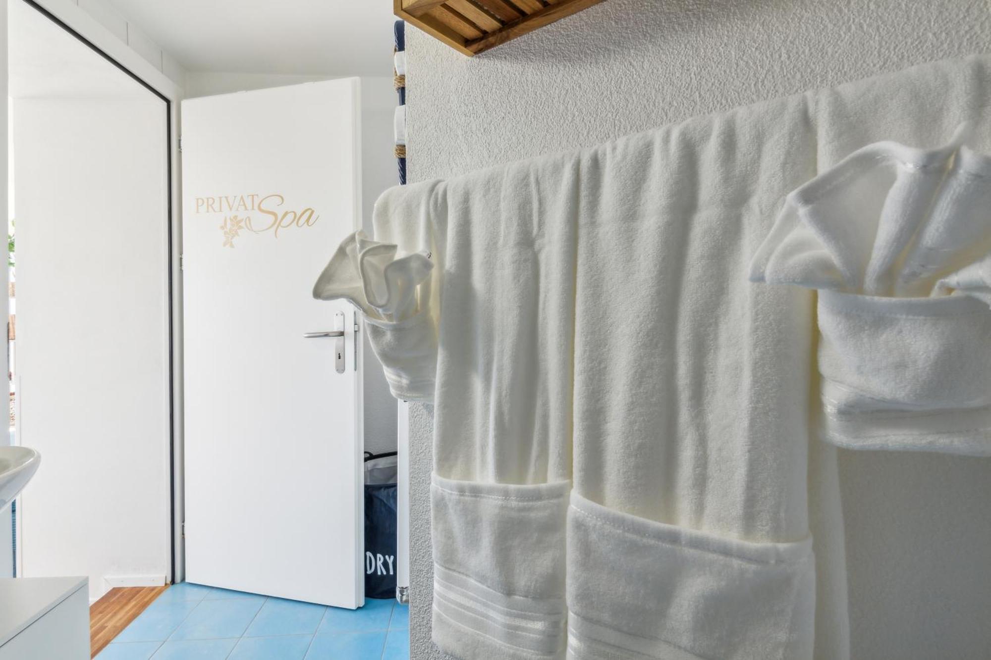 Business I Family Apartment I 1-4 Personen - Aare Blick, Nahe Altstadt I Beamer - 99" Leinwand I Terrassen Lounge Und Parkplatz 布鲁格 外观 照片